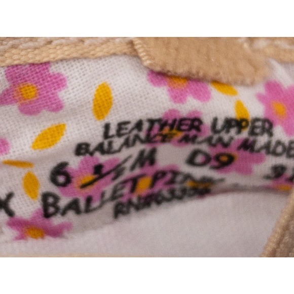 5/$25 Capezio Pink Daisy Leather Ballet Shoes 6.5 - Picture 7 of 8